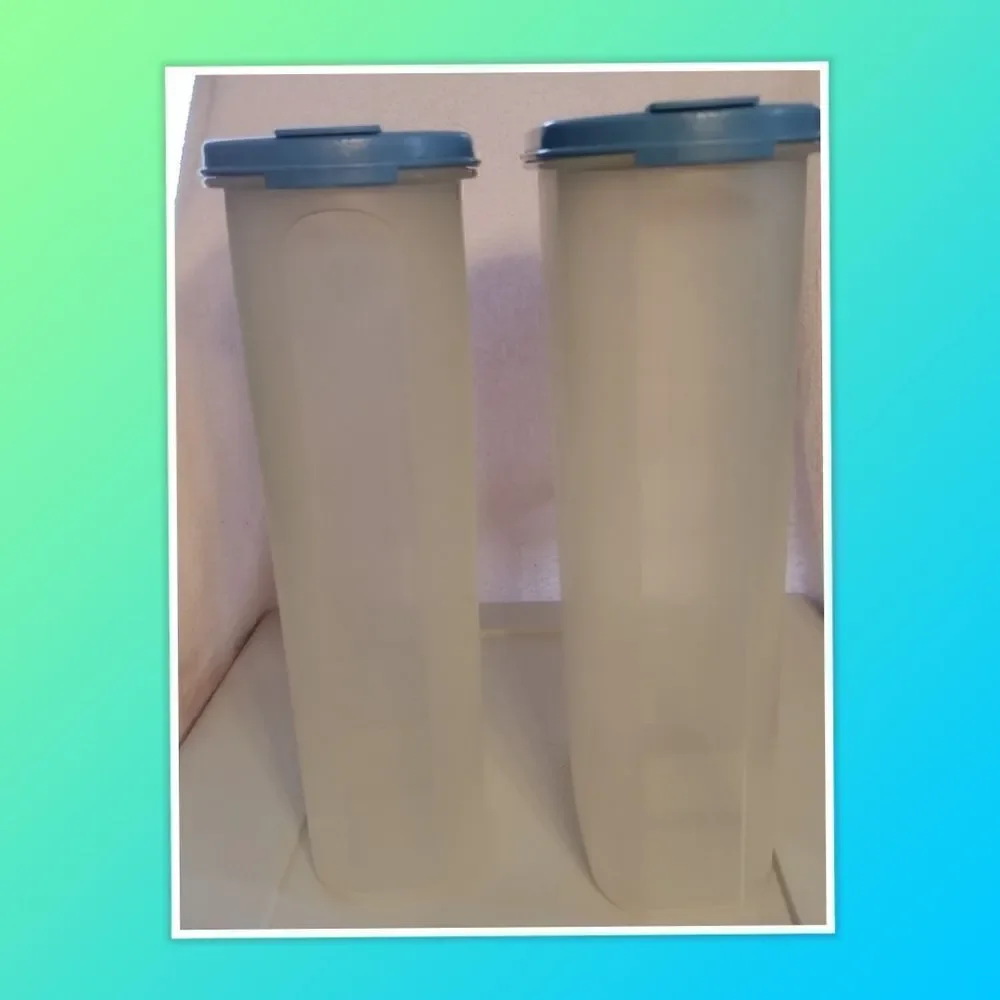 Tupperware (2) 1615-5 Canisters 2.9 Liters, 12.25 Cups